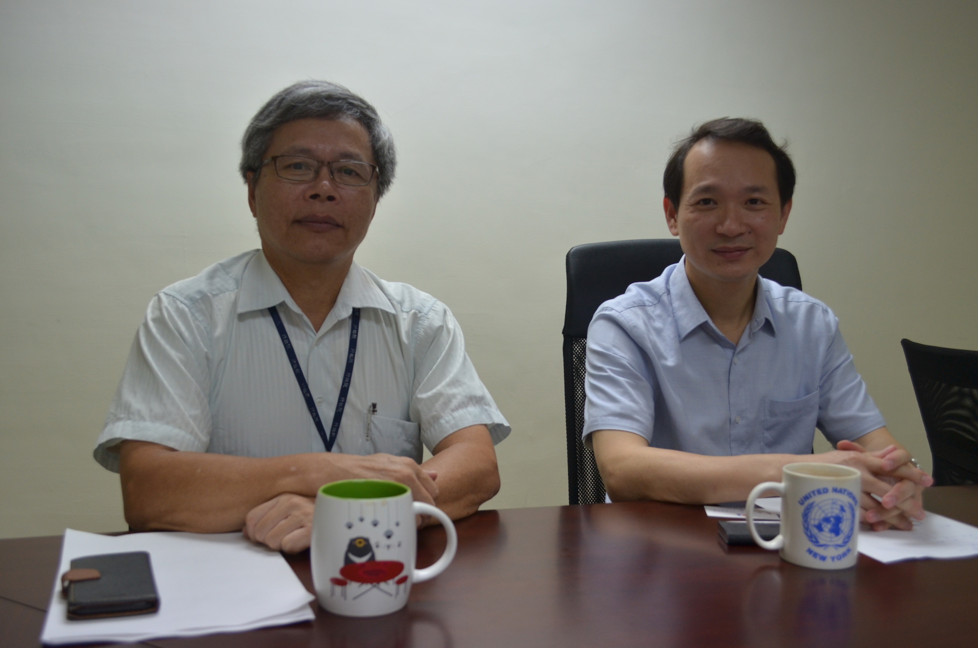 能源及減碳辦公室楊鏡堂執行長（左）與蔡倩傑主任（右）接受本刊專訪