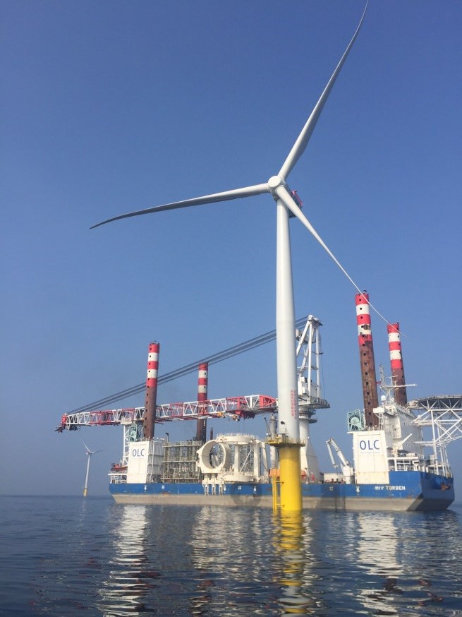苗栗外海的台灣首座離岸風力發電機