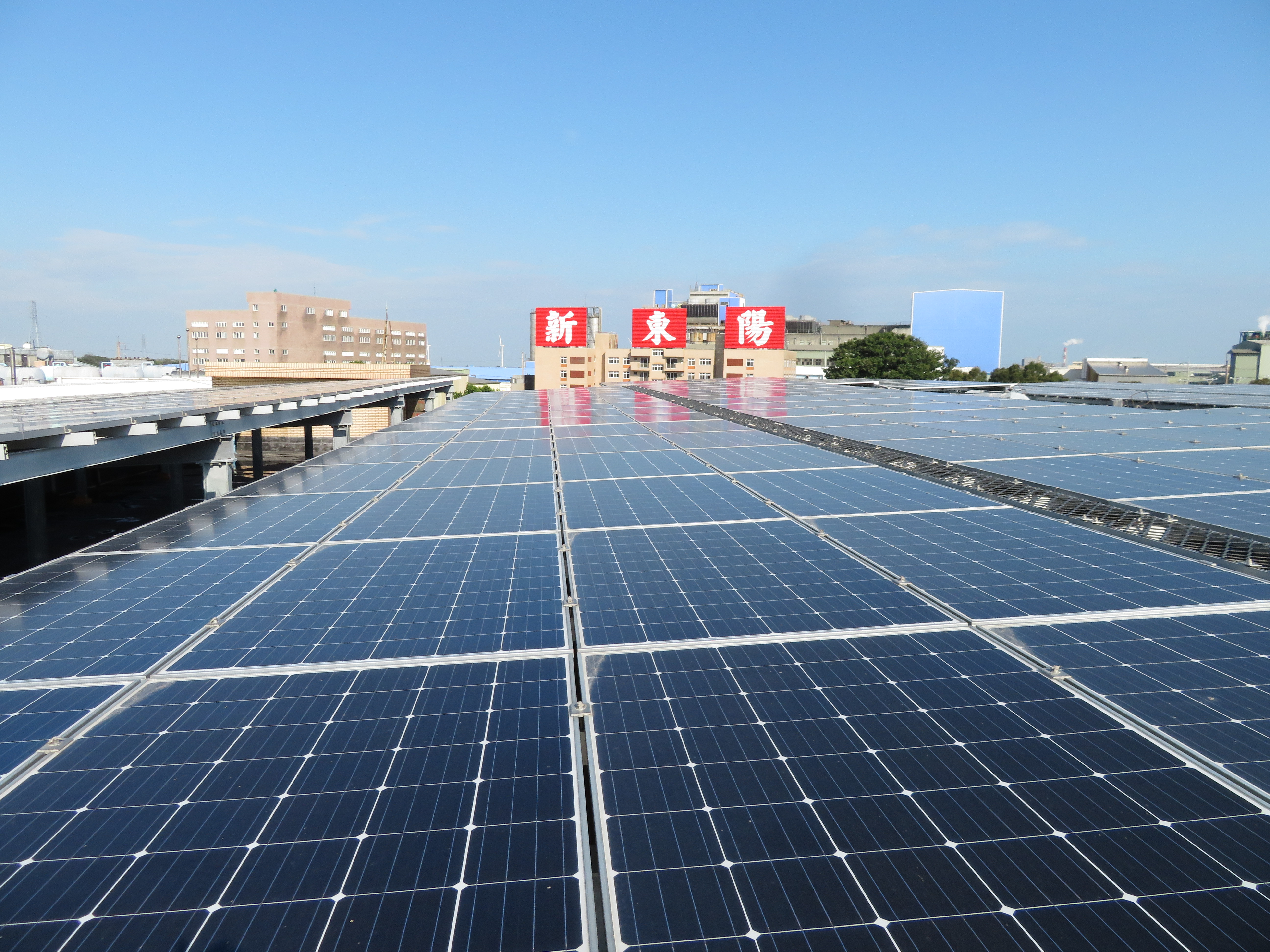 圖為大園廠裝置容量283.2kW的屋頂型太陽光電系統
