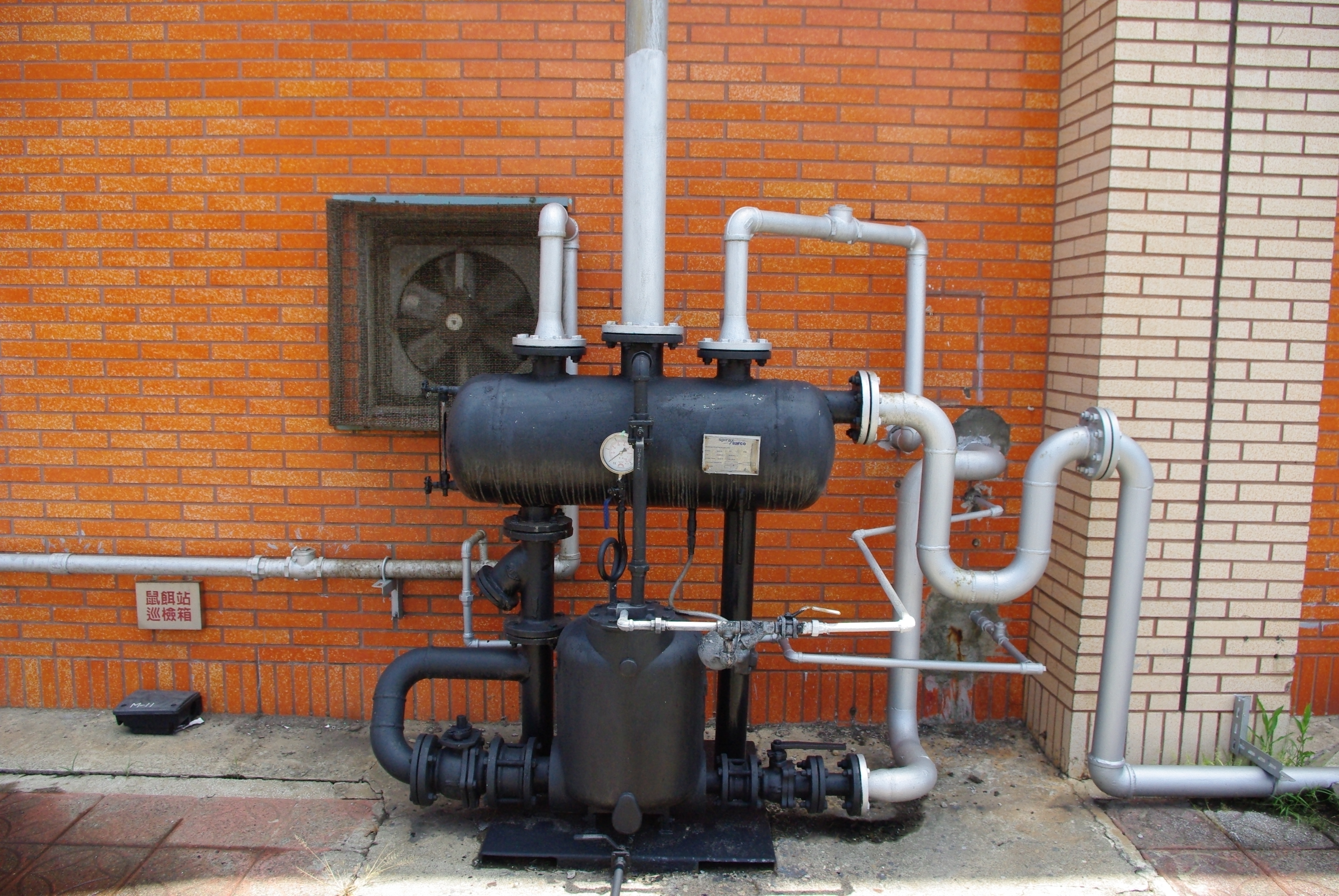 「蒸汽冷凝水回收系統」目前將冷凝水回收使用於環境清潔上
