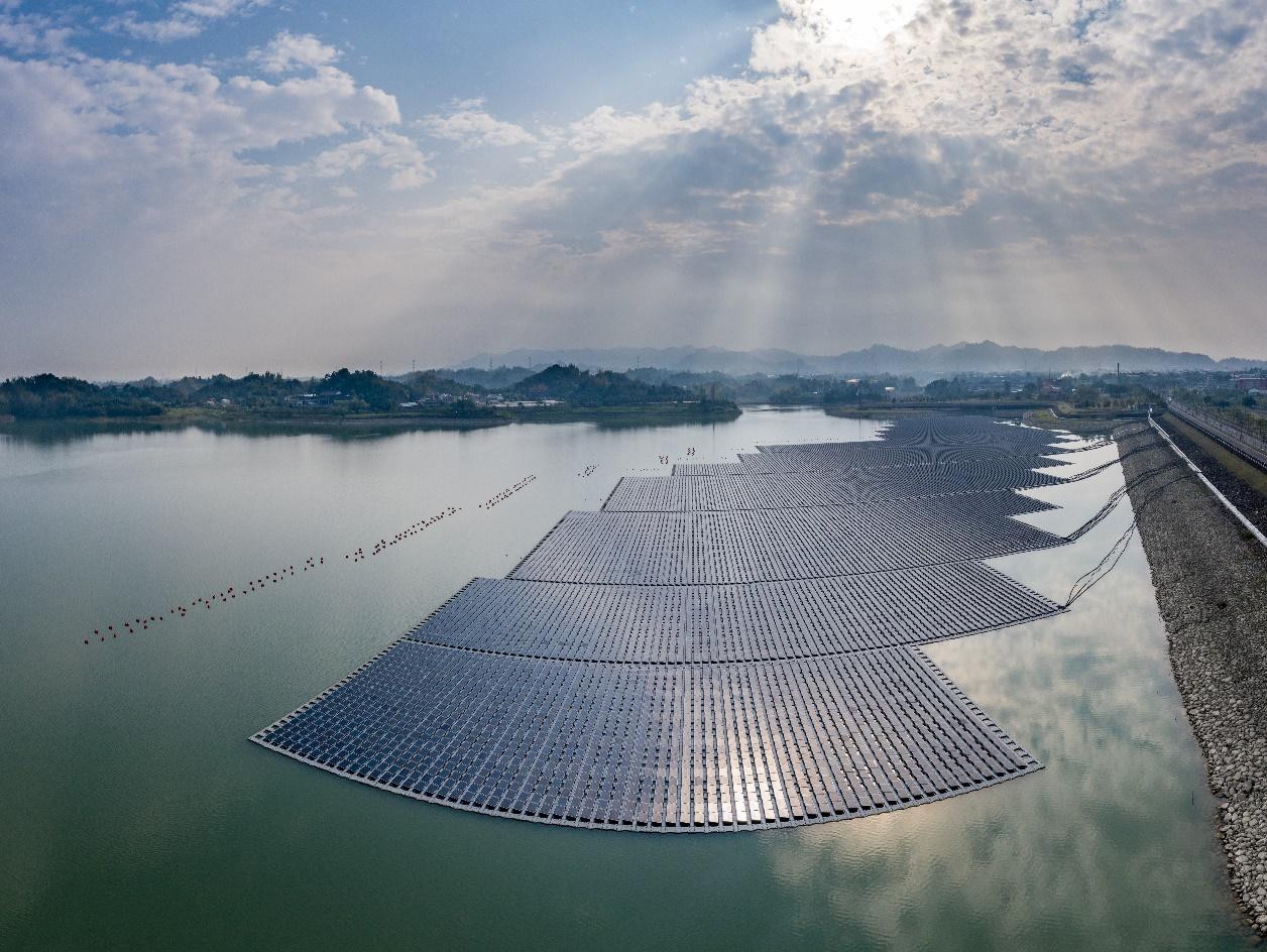 利用水域空間可發揮太陽能更多的經濟價值（圖為阿公店水庫太陽能電廠）